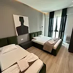 Homerent 21 Square Apartment
