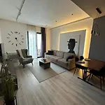 Homerent 21 Square Apartment *