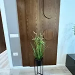 Homerent 21 Square *