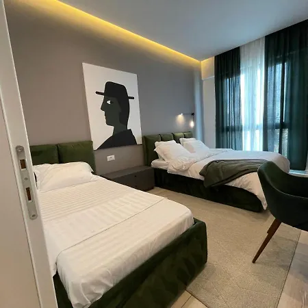 21 Square Luxury Center * Tirana