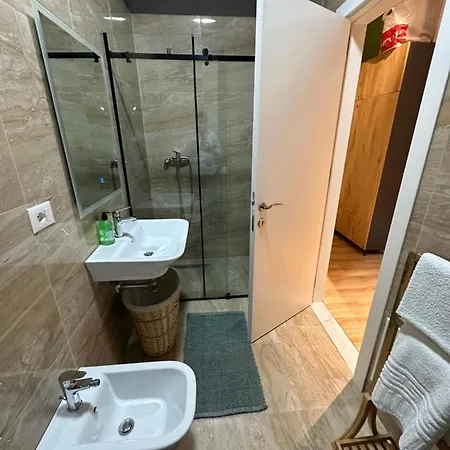 Homerent 21 Square *